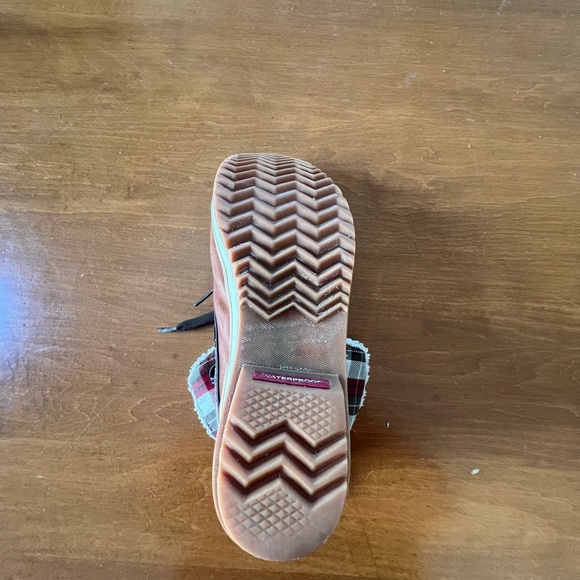 Sorel Plaid and Brown Winter Boots - Picture 4 of 4